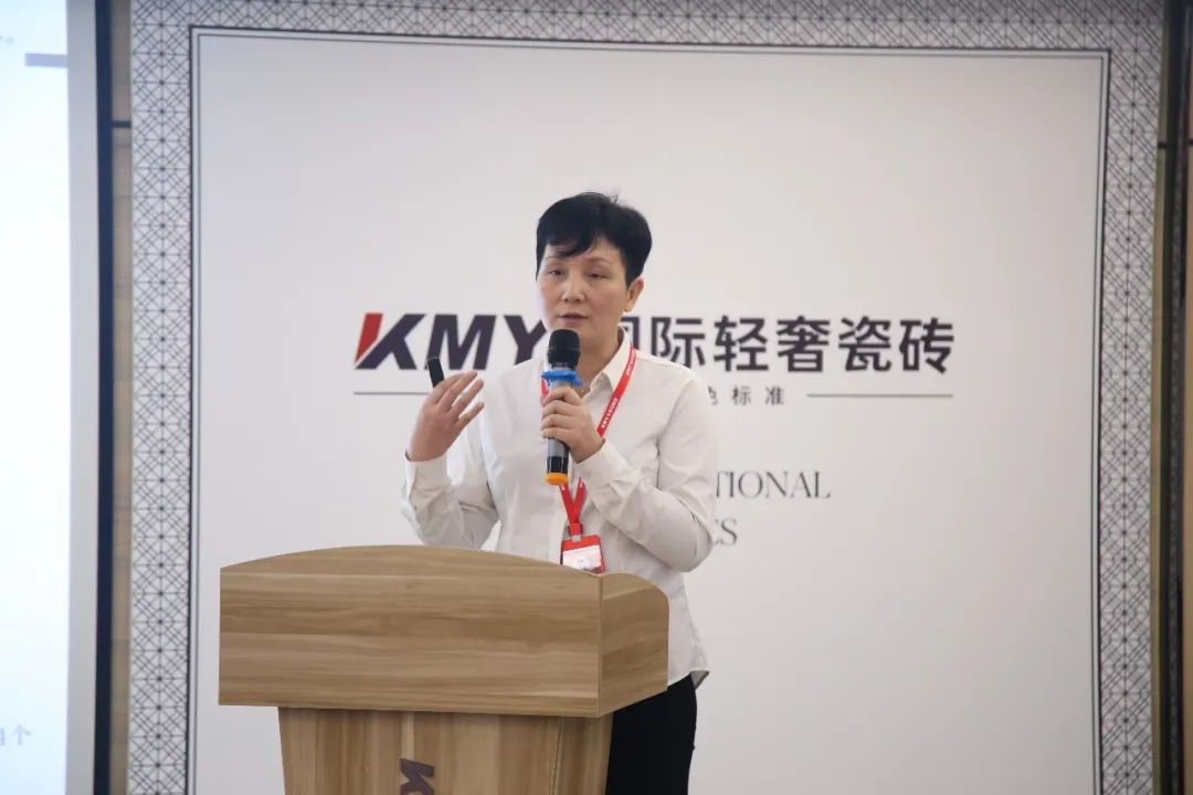 KMY品牌事业部内务管理中心经理 钟洁芬